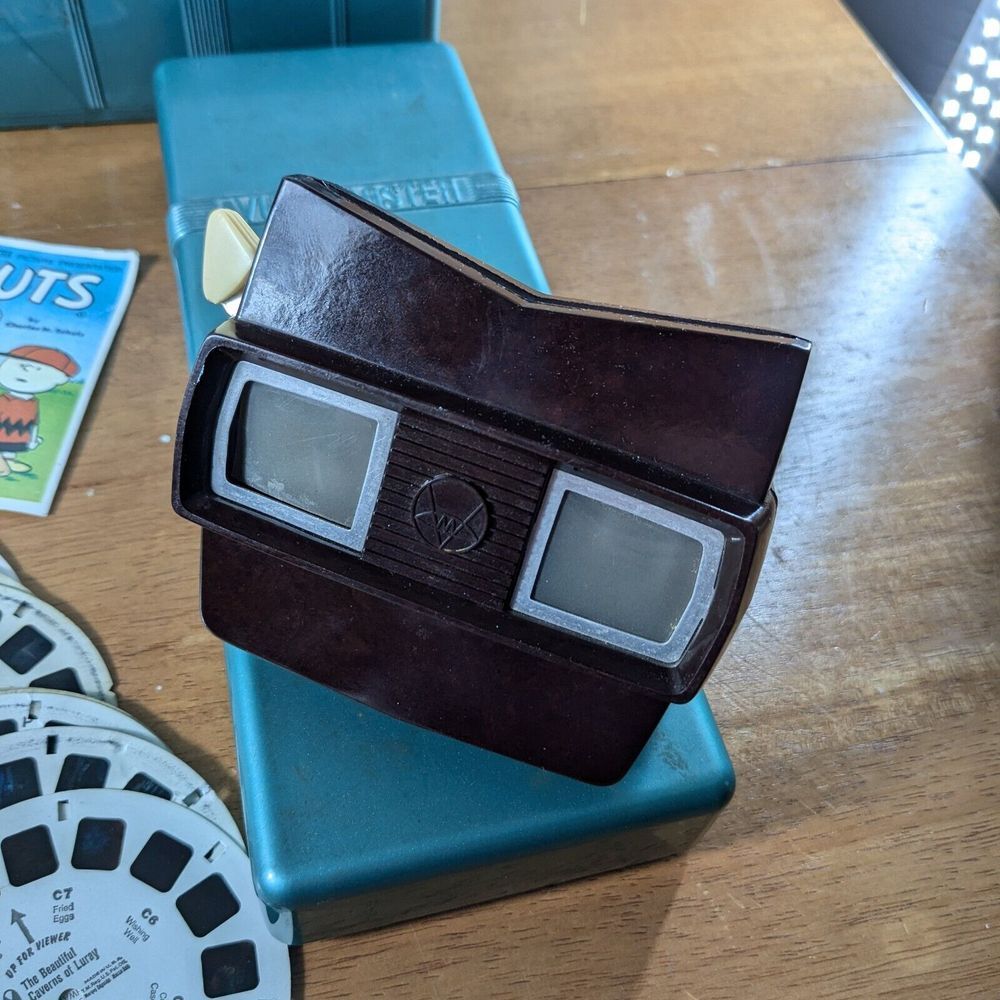 Vintage Bakelite View Master Original‎ Green Case + Disney Peanuts Scenery Reels